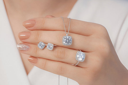 Lab Grown Diamond Engagement Ring Customization: Process & Pricing Guide