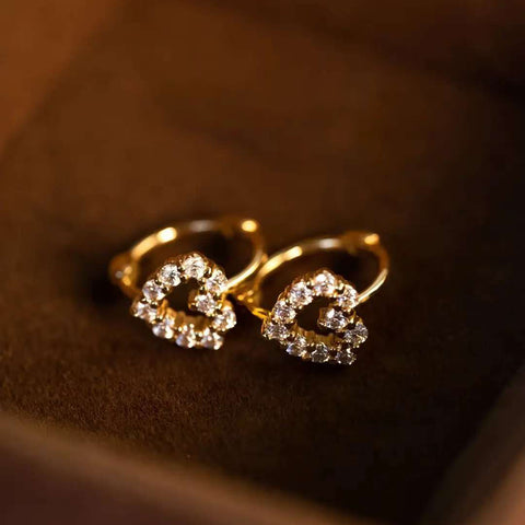 Heart-Glow Mini Huggies Solid 14 K / 18 K Gold Pavé Heart Lab-Grown Diamond Earrings