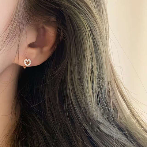 Heart-Glow Mini Huggies Solid 14 K / 18 K Gold Pavé Heart Lab-Grown Diamond Earrings