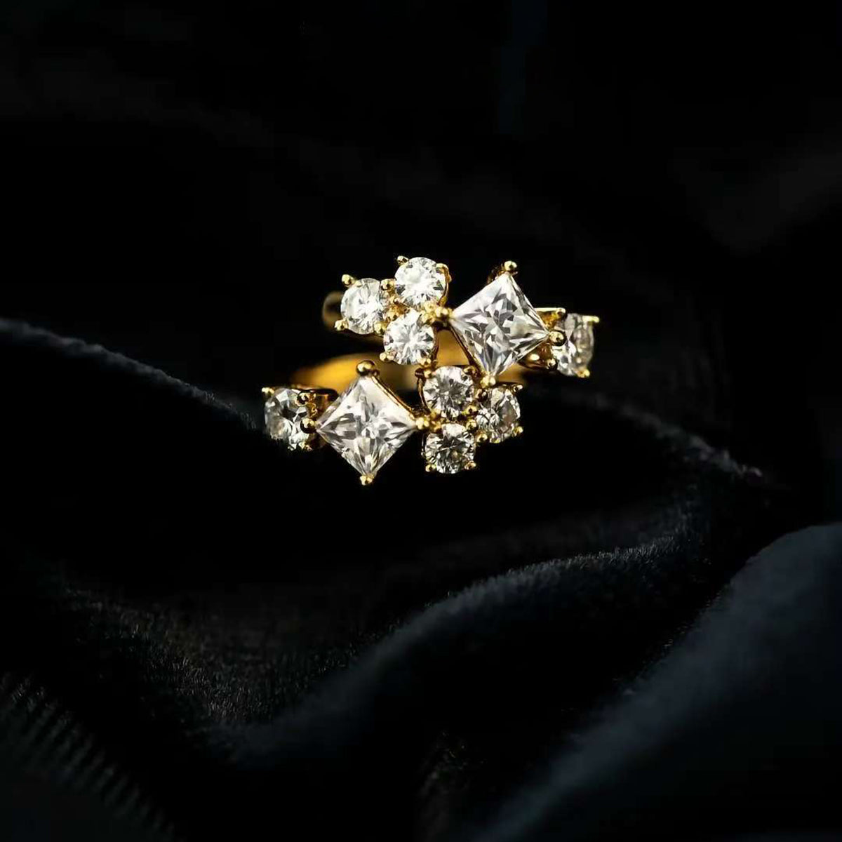 Prism-Spark Mini Huggies – Solid 14 K / 18 K Gold Mixed-Cut Lab-Grown Diamond Hoop Earrings