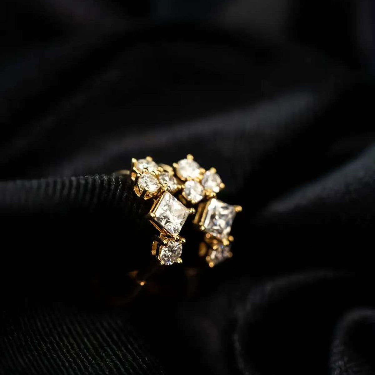 Prism-Spark Mini Huggies – Solid 14 K / 18 K Gold Mixed-Cut Lab-Grown Diamond Hoop Earrings