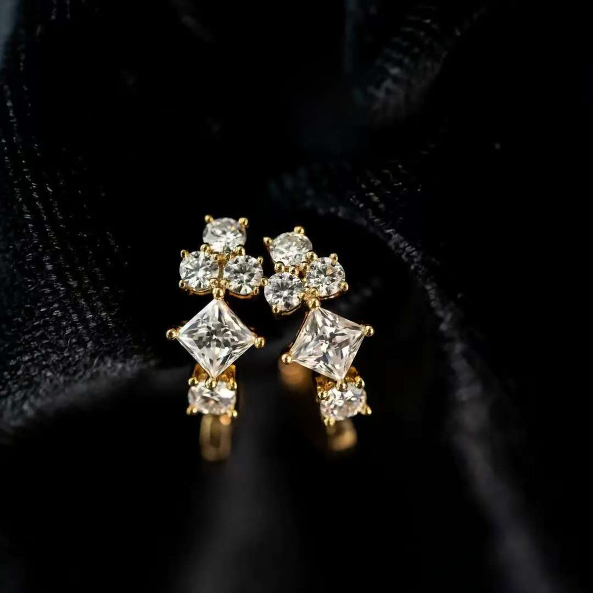 Prism-Spark Mini Huggies – Solid 14 K / 18 K Gold Mixed-Cut Lab-Grown Diamond Hoop Earrings