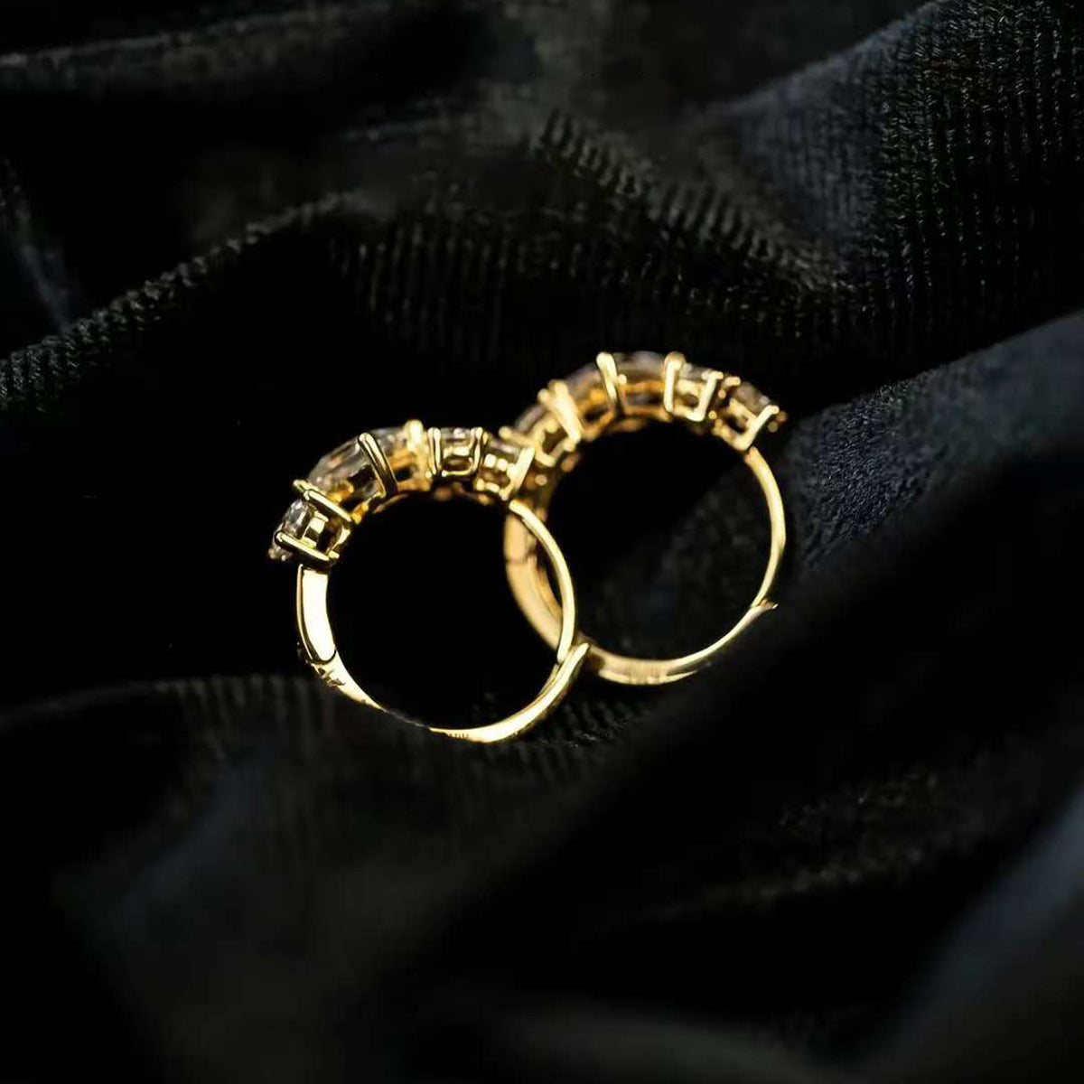 Prism-Spark Mini Huggies – Solid 14 K / 18 K Gold Mixed-Cut Lab-Grown Diamond Hoop Earrings