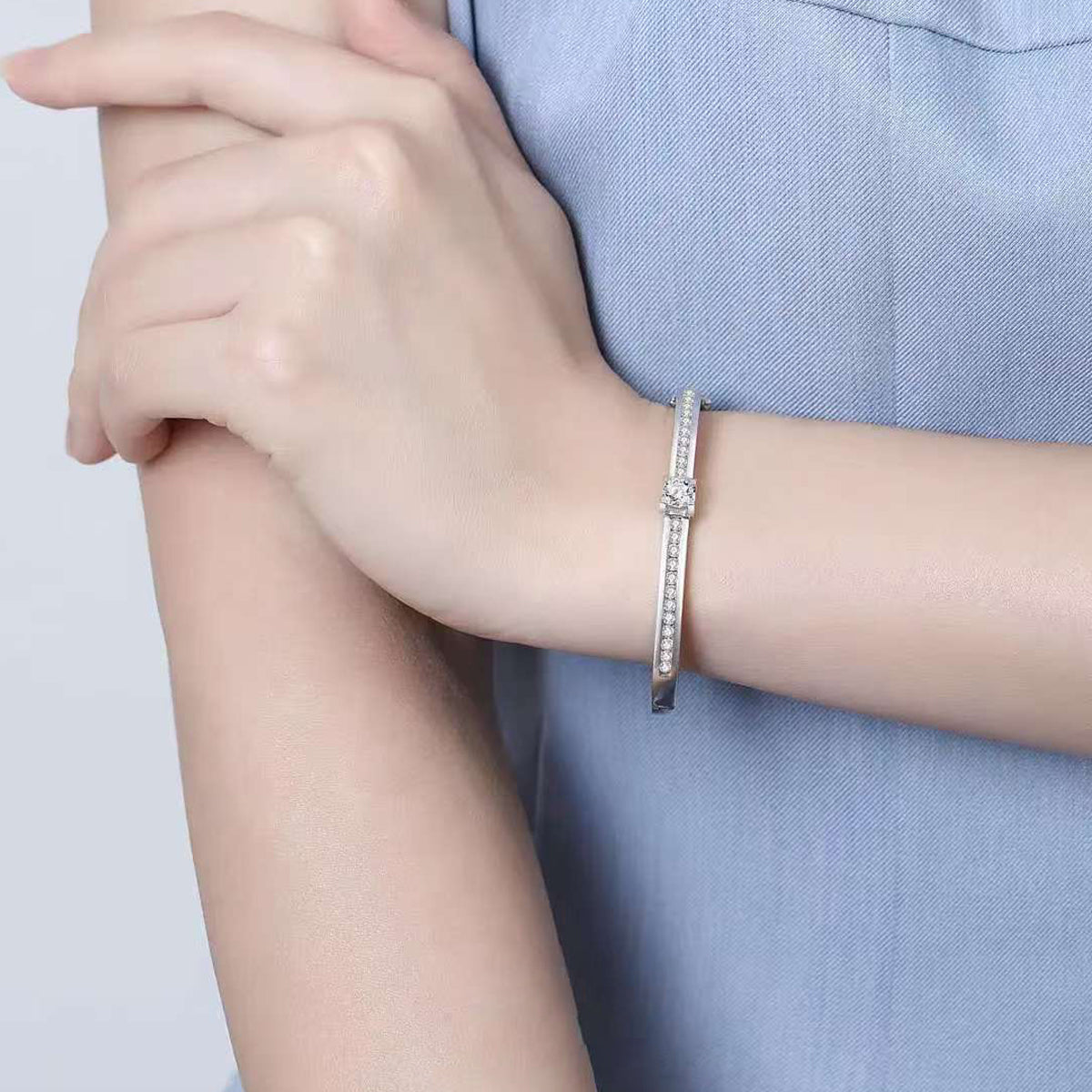 Timeless Sparkle: Elegant Sterling Silver Bangle with Central Stone