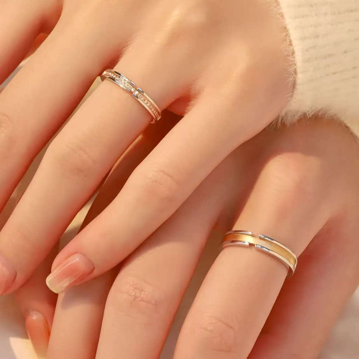 Gold Diamond Ring Set with 1 Carat Diamonds and Elegant Seamless Circular Design