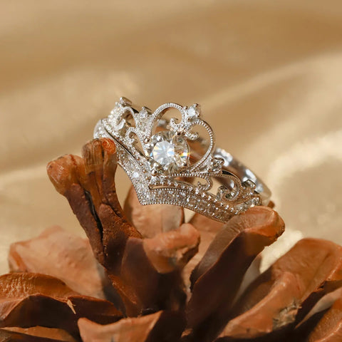 Close-up of tiara lab diamond center stone 0.50 ct, D-color VS clarity, 18K white gold